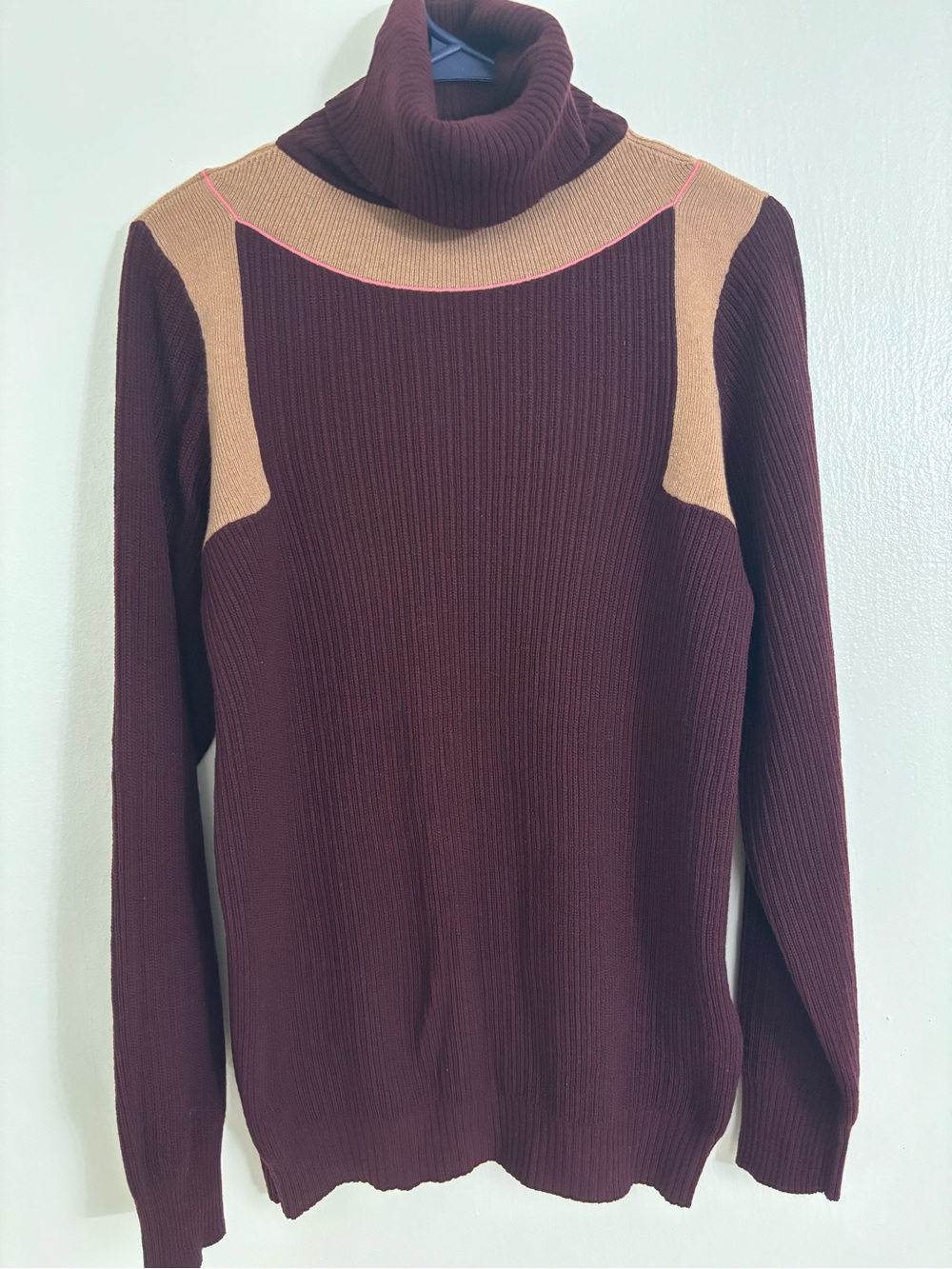 Victoria Beckham Turtleneck Cashmere Sweater - Maroon/Camel